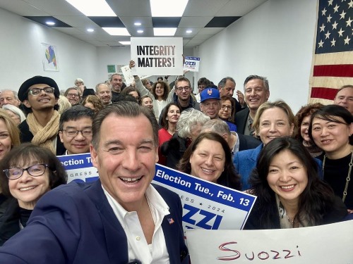 Tom Suozzi selfie